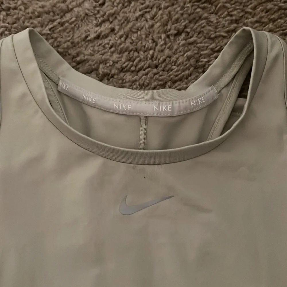 Nike Racerback - Picture 3 of 3